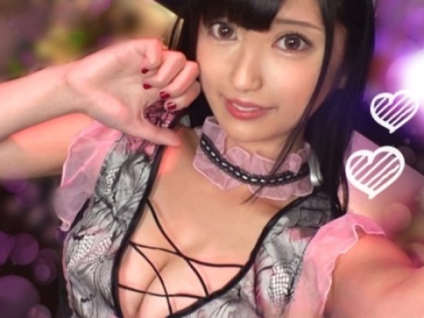 【スレンダー美少女の裏バイト】『こんなの初めて…』メイドコンカフェ店員がエロコスで大胆変身！生チンポに夢中でしゃぶりつき、性欲全開でチンポを求めまくる！♡