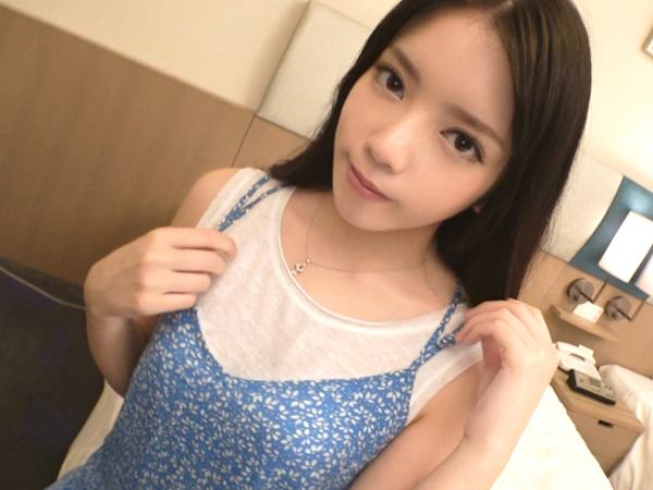 【小悪魔JDの貧乳誘惑】激カワ女子大生がチンポ挿入で悶絶！整った顔に臭い精子ぶっかけ♡小悪魔スマイルで男を惑わす、貧乳ボディの危険な魅力！！