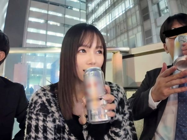 【美巨乳美女の逆ナン大作戦】『私とエッチしよ？』街で見つけた素人男性を逆ナンパ！美巨乳を揺らしてチ●ポを貪り、3Pで精子を搾り取る！ヤリマン女子の欲望が止まらない！♡