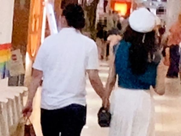 【若妻の危険な遊び】『旦那さんごめんね…』デート中の若奥様が浮気SEXに夢中！マンコ激しく突かれながら旦那に電話でスリル満点！！イキまくりで旦那には内緒の快感♡