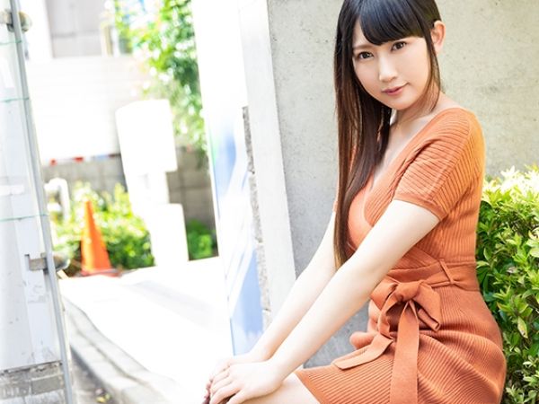 【アイドル級メイドカフェ店員の裏バイト】パイパンまんこで素人男性を逆ナンパ！自宅でたっぷりフェラご奉仕＆自ら腰を振りまくるエロかわSEX♡