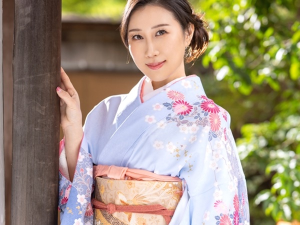 【着物美魔女の濃厚ご奉仕】『私にまかせて…』極上美熟女が舌を絡ませベロチュー！チンポを徹底的に責めまくるエロテクに悶絶必至！♡