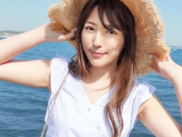 【禁断の愛人旅行】『誰にも言えない…』スレンダー美人が、秘密の生ハメ旅で大胆不敵！互いのカラダを求め合い、情熱的なセックスで愛を確かめ合う！熱い夜が今始まる…♡