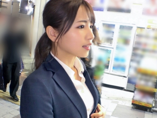 【スーツ姿の美脚OL】『仕事中なのに…』黒パンストに包まれた美脚OLがナンパされ、オフィス街で敏感なマンコを激しく突かれ感じまくる！！