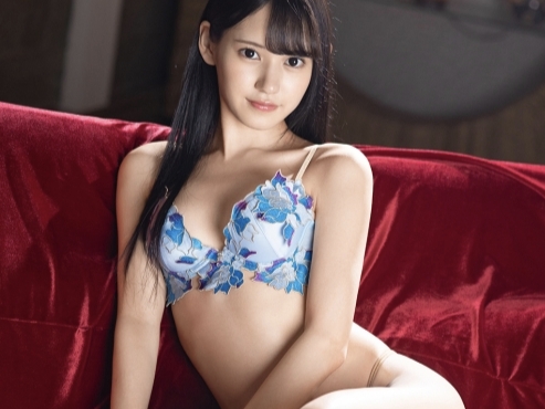 【華奢な美少女の悶絶セックス】ビンビンのチンポに激しく突かれ、子宮の奥までかき回される！白濁液を注がれ、感じまくる超絶美少女のヨガリ声がたまらない♥